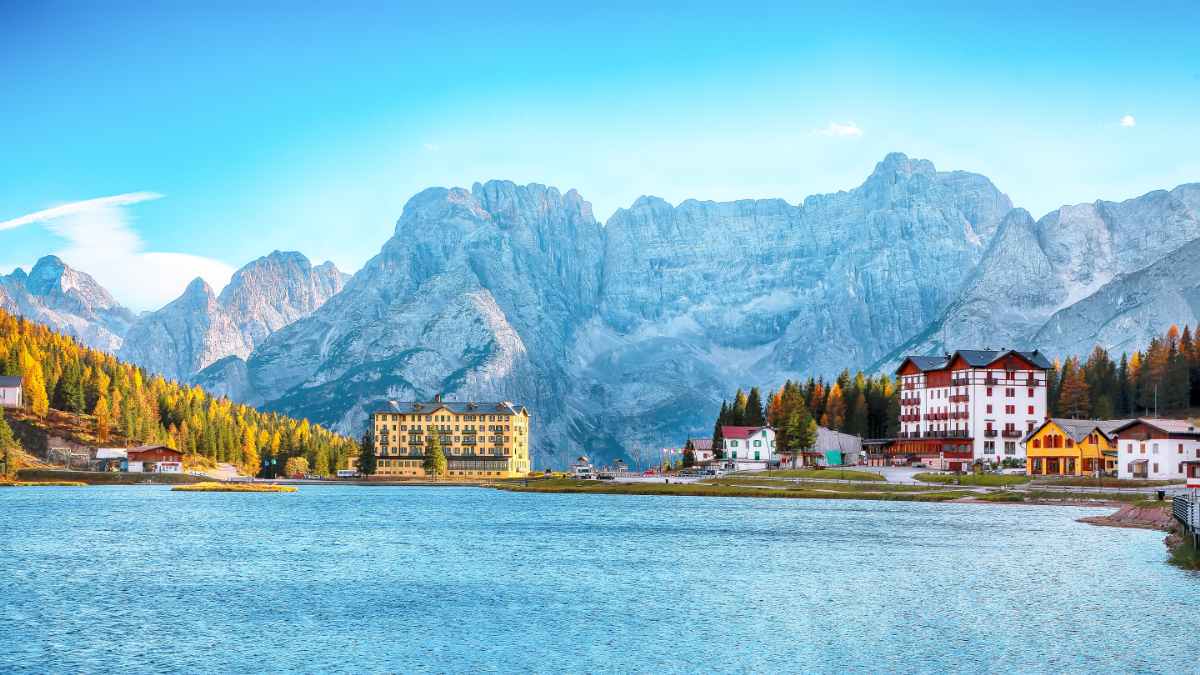 Destinațiile alpine din Italia care pot înlocui plajele fierbinți ale verii