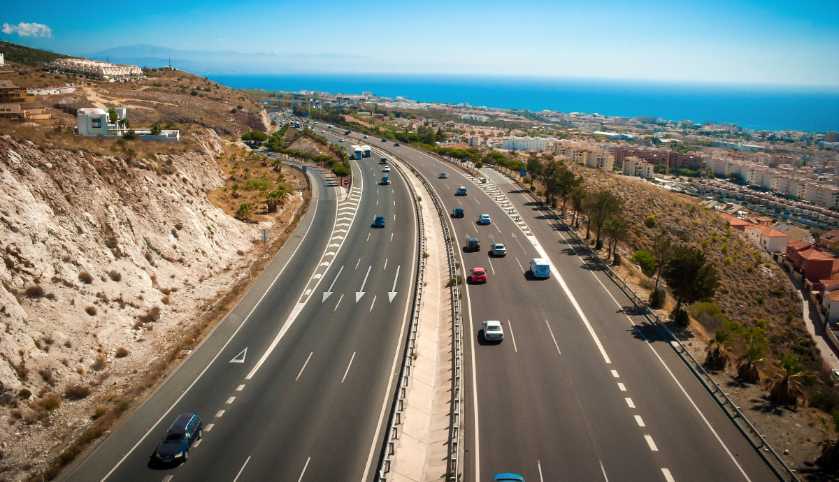 Autostrada de coastă a Spaniei devine mai scumpă în plin sezon turistic
