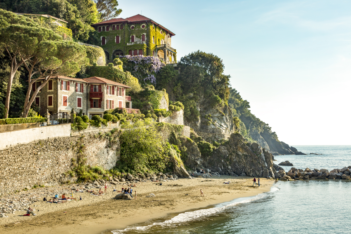 Alternativa fără aglomerație la Cinque Terre, cu plajă nisipoasă și atmosferă autentică